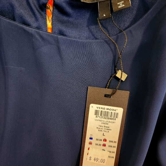 Dress - Picture 3 of 3